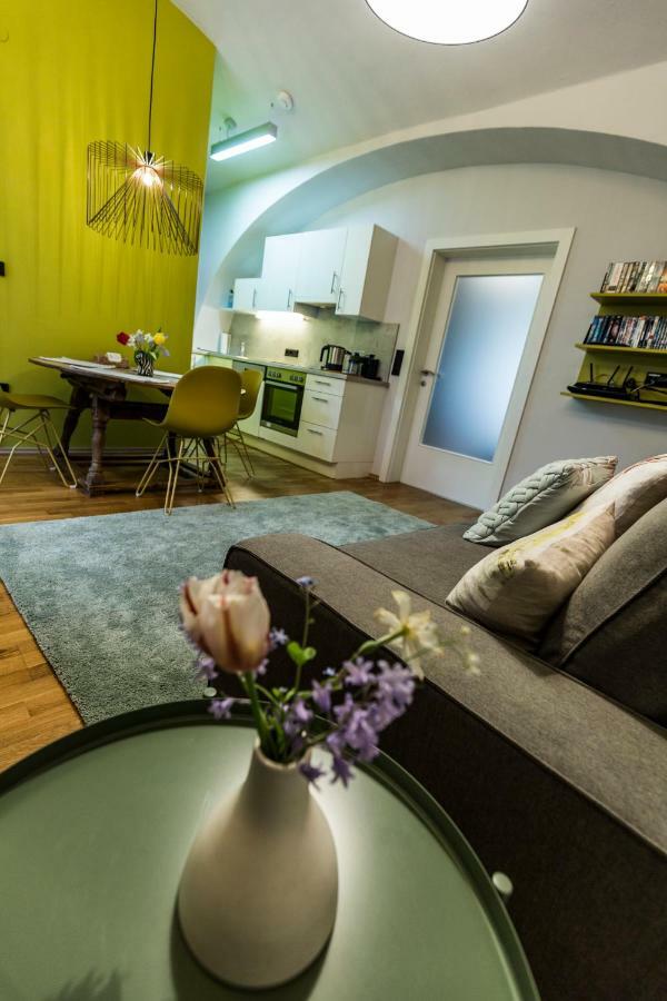 Yellow Flat By Grazrentals With Best Location & Free Parking Eksteriør billede
